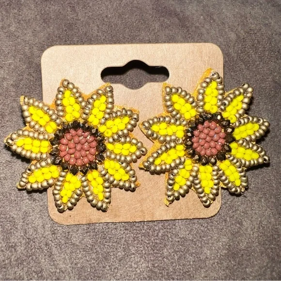 ✨HOST PICK✨ Beaded Sunflower Stud Earrings - Picture 2 of 4